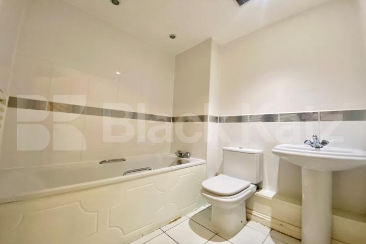 Beautiful penthouse, includes concierge, on site gym & water rates. Longstone Court.Great Dover Steet, Borough/London Bridge